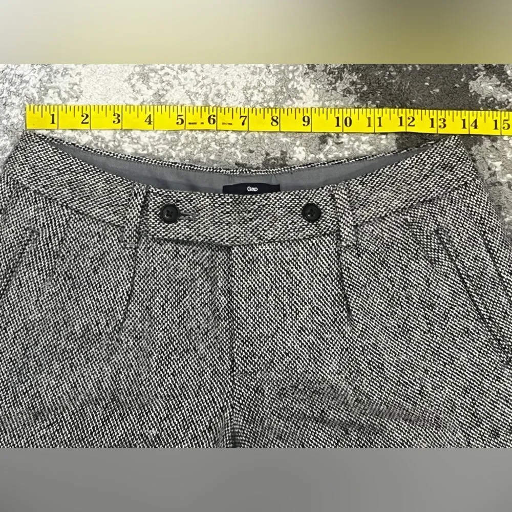 True Y2K Gap brand grey tweed wool-blend cuffed shorts. Size 1